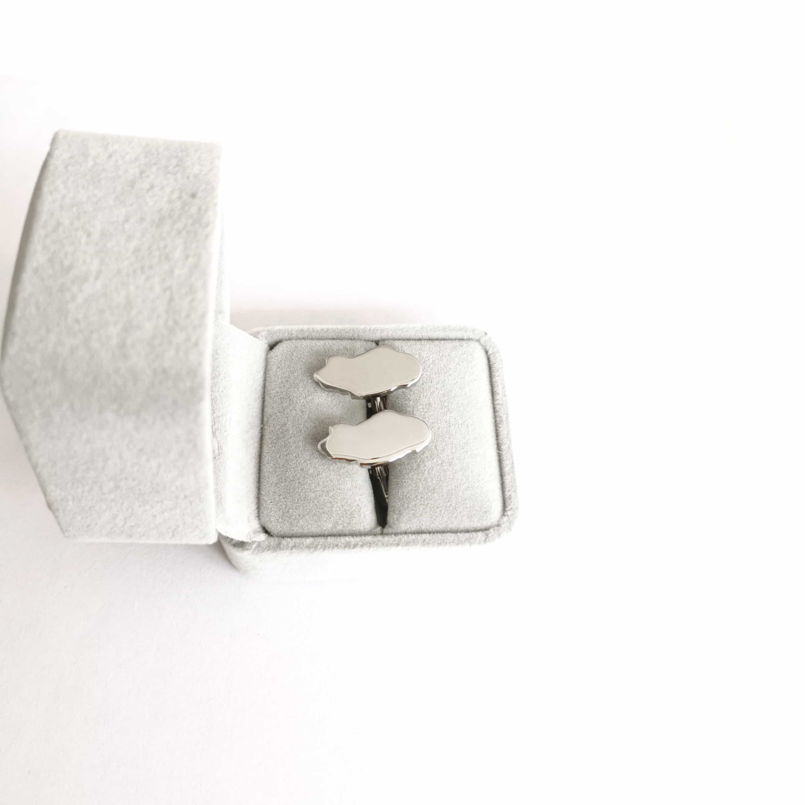 High Quality Qatar Map Shape Metal Cufflink with Leather Crozzling Box Shirt Suit for Men Decoration