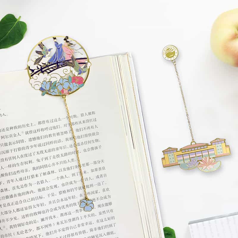 Custom Iron Hollow-Out Chinese Style Metal Bookmark with Exquisite Pendant, Ideal for Cultural Art Gifts