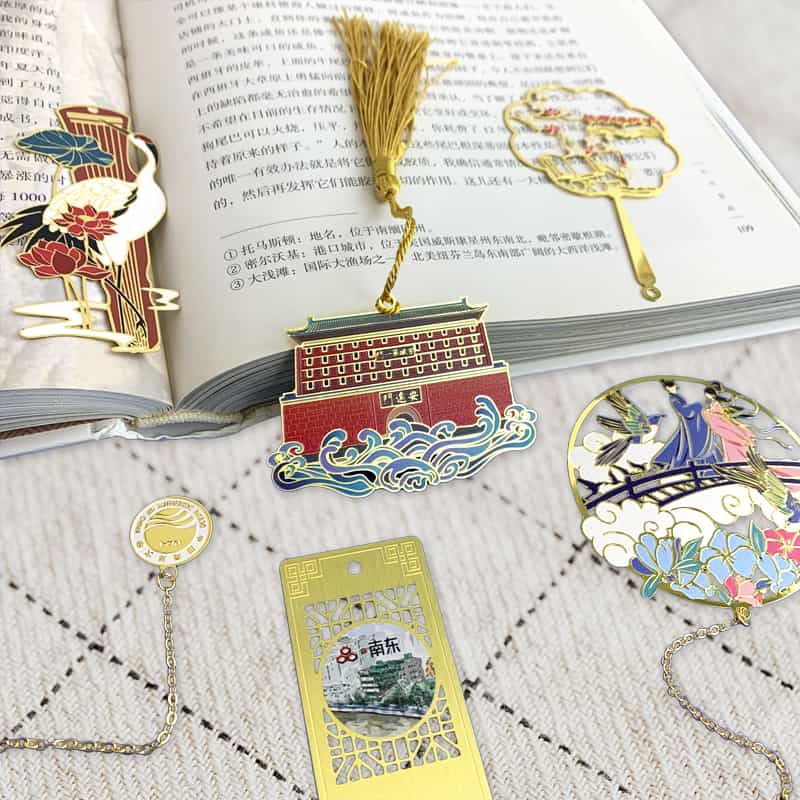 Custom Iron Hollow-Out Chinese Style Metal Bookmark with Exquisite Pendant, Ideal for Cultural Art Gifts